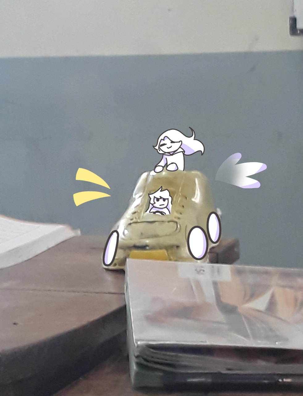 (OMG thx, 1st time futured) Found this photo from my gallery (Yes, i turned that pencil case that is shaped like a shoe into a car) #photochallenge #fridayswithsketch #fridaywithsketch #Car #simple